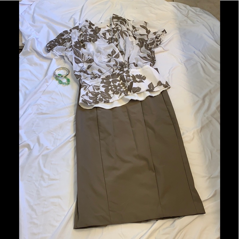 New York & Co. Lovely skirt. Like new condition.